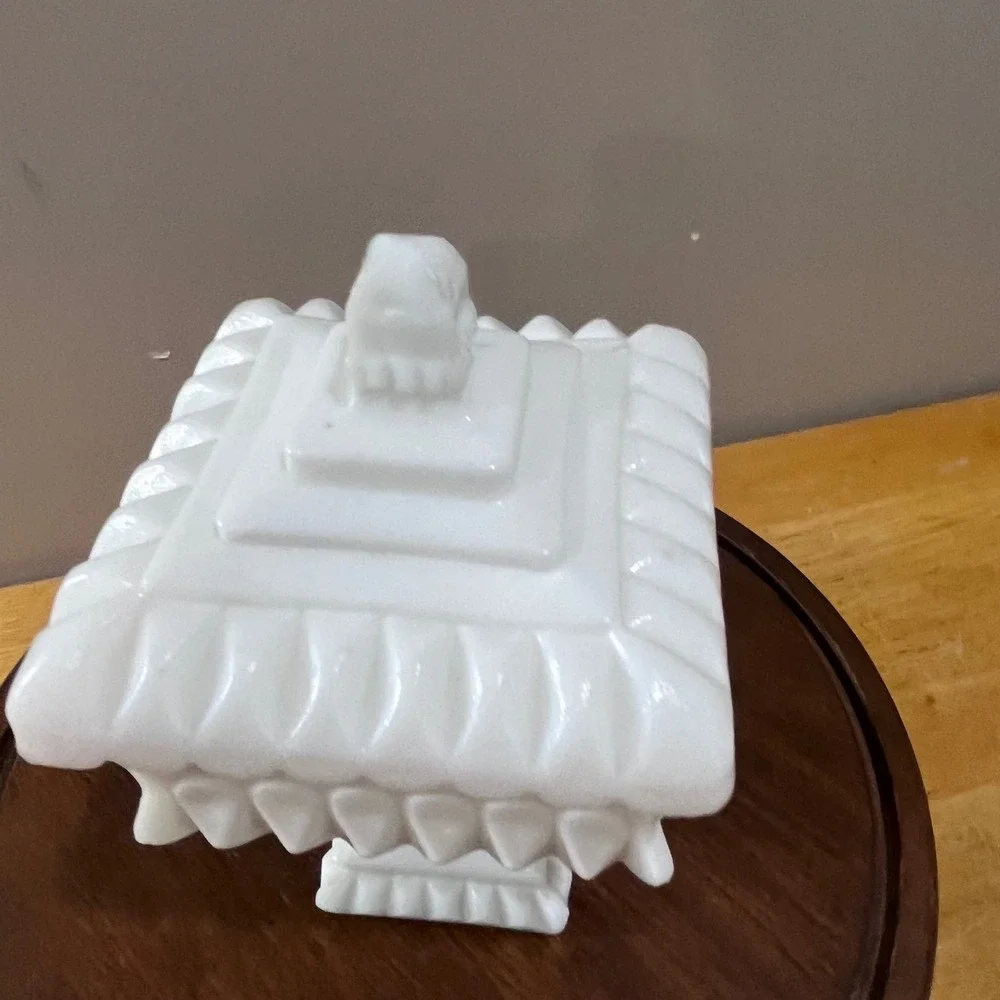Vtg Westmoreland White Milk Glass Wedding Cake Box Dish Lidded Teardrop 7.5